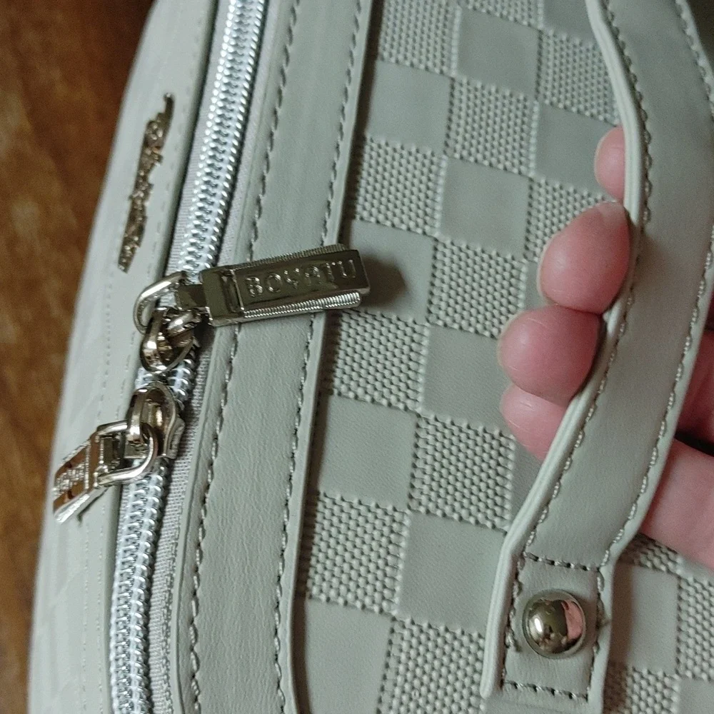 NWOT Boyatu Bath Travel Case